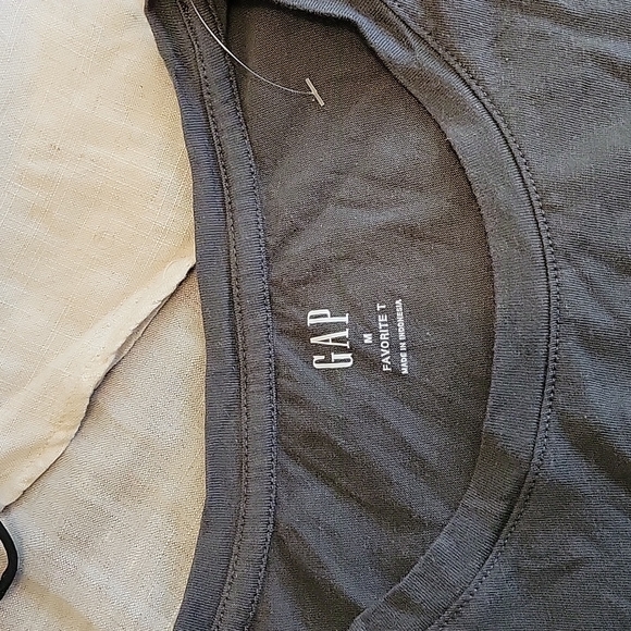 ❗3 for 20❗GAP favorite T - Picture 3 of 4